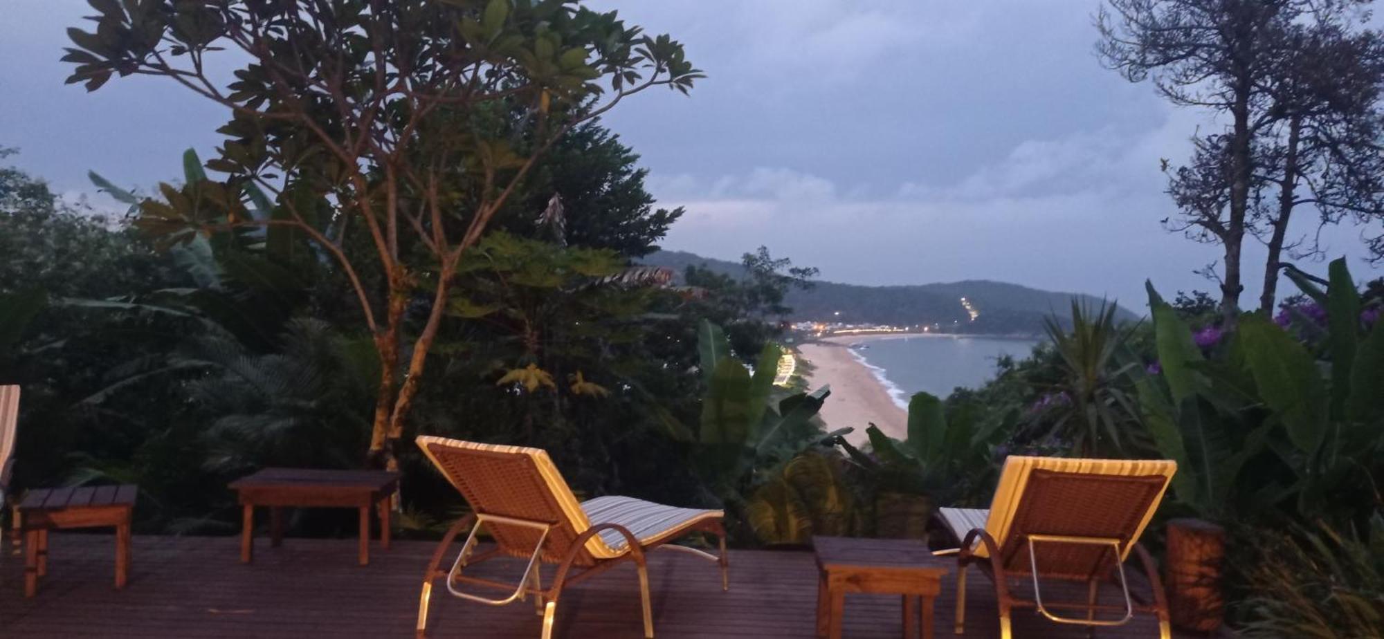 Apto Terreo Com Jardim - Do Estaleiro- * Balneario Camboriu